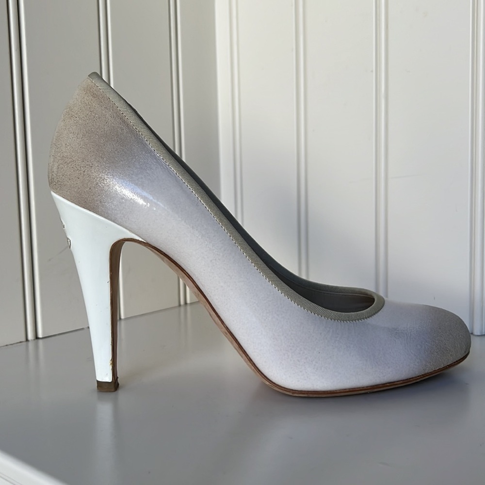 CHANEL White Suede Ombre Pumps Size 38.5 - Picture 8 of 15